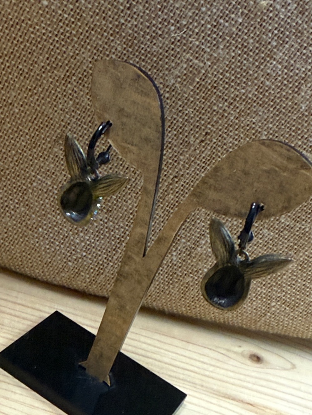 Vintage Betsey Johnson Dark Forest Rabbit Head Aurora Borealis Crystal Earrings - Picture 5 of 5